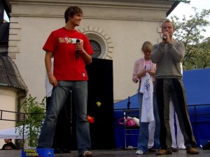 Impreza na krakowskim rynku z udziałem uczestników show TV BIG BROTHER