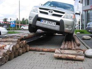 DNI OTWARTE 4x4 dla samochodów terenowych 4x4 marki TOYOTA