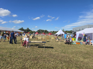 Strefa drewnianych gier XXL oraz strefa chillout na pikniku rodzinnym